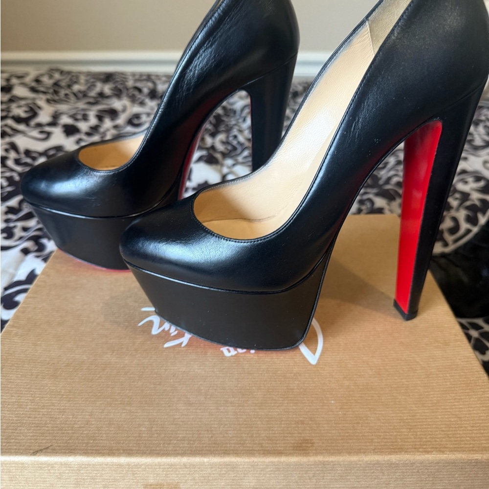 Black High Heel Platform Pumps